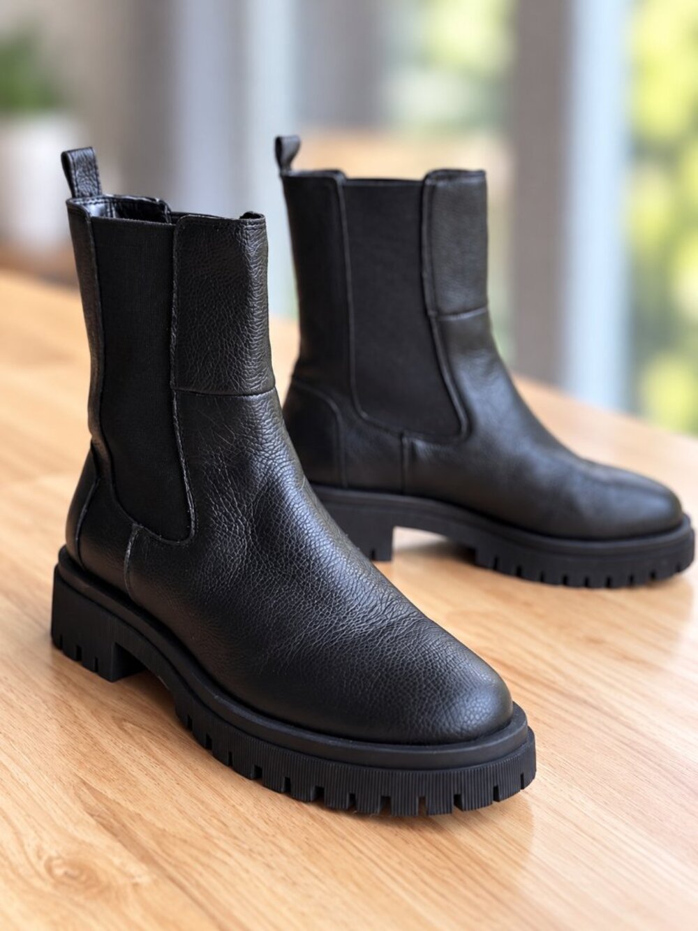 Gianni Bini Black Leather Chelsea Lug Boots Size 6.5 - Picture 5 of 12